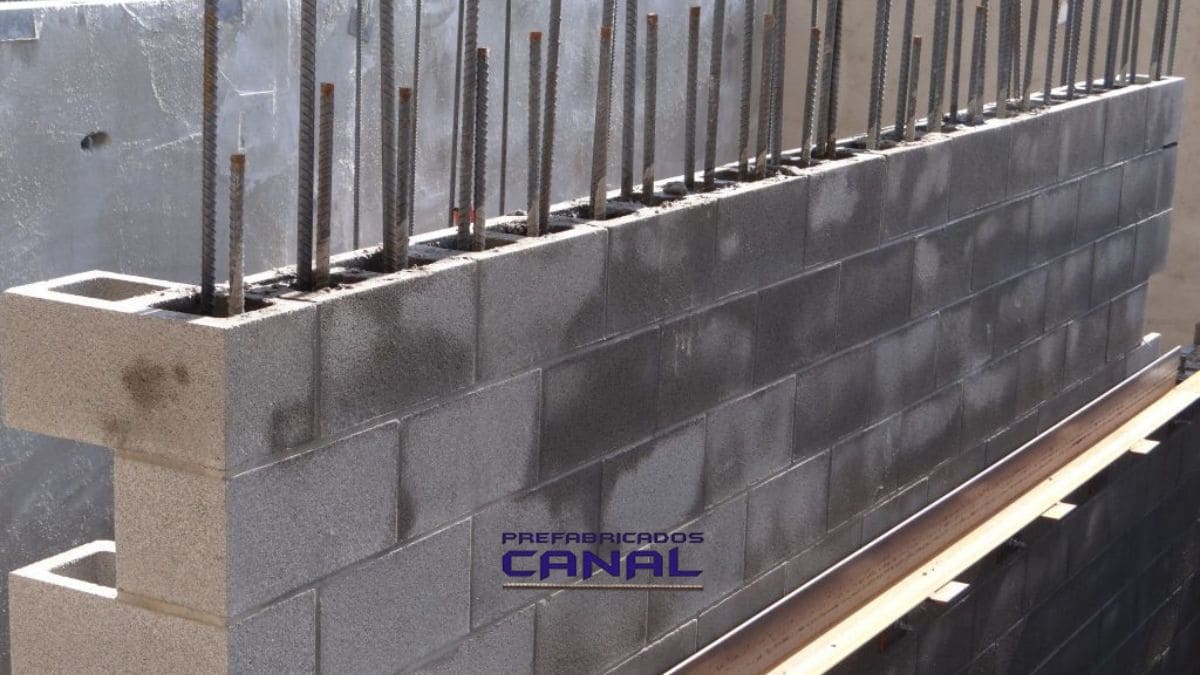 muro-elaborado-bloques-hormigÃ³n